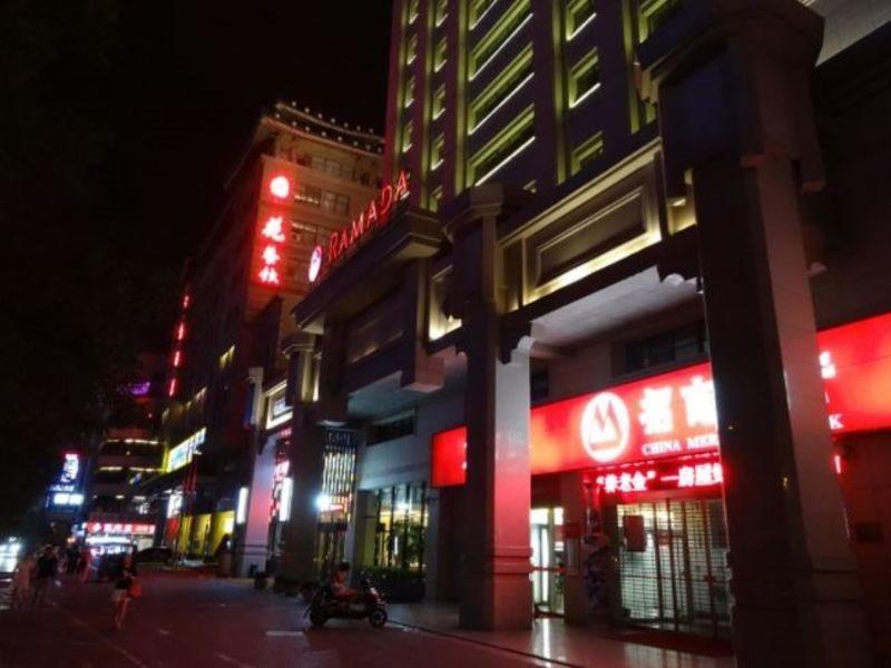 Отель Ramada By Wyndham Xian Bell Tower Экстерьер фото
